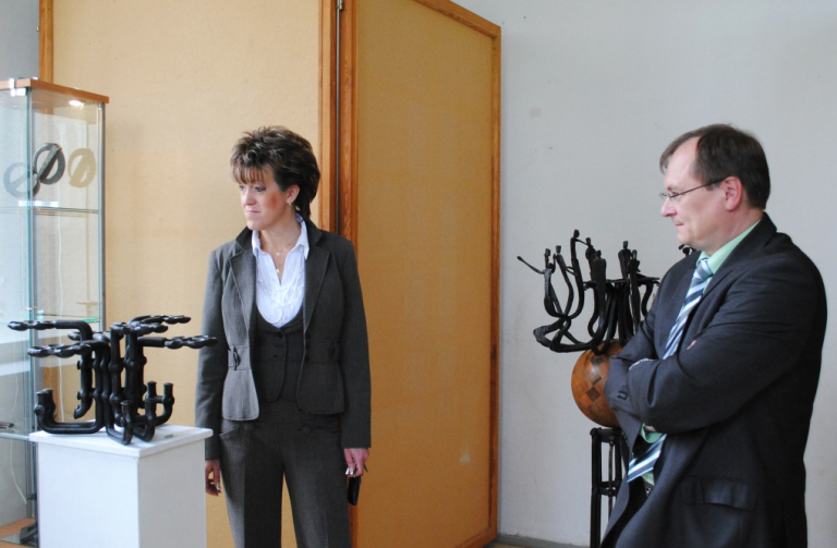 ředitelka SUPŠ a VOŠ Turnov Jana Rulcová s náměstkem hejtmana LK Radkem Ciklem